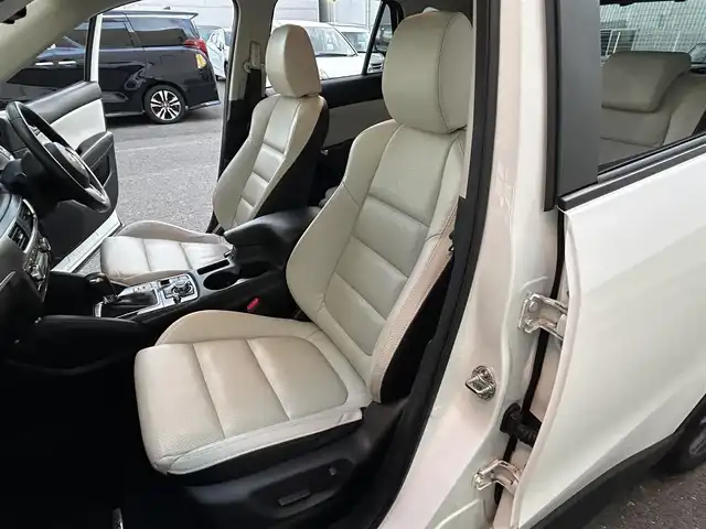 マツダ ＣＸ－５ 25S Lパッケージ 大阪府 2015(平27)年 5.3万km クリスタルホワイトパールマイカ ワンオーナー/革シート/前席パワーシート/前席シートヒーター/SDナビ フルセグTV CD DVD BT/バックカメラ/衝突被害軽減ブレーキ/レーダークルーズコントロール/レーンアシスト/ブラインドスポットモニタ/オートマチックハイビーム/LEDオートヘッドライト/フォグライト/スマートキー2個/バックソナー/ドラレコ/ETC/19インチアルミホイール/横滑り防止/ステアリングリモコン/W サイド カーテン エアバッグ/保証書 取説/禁煙車