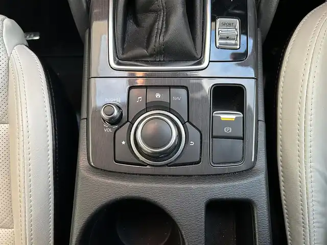 マツダ ＣＸ－５ 25S Lパッケージ 大阪府 2015(平27)年 5.3万km クリスタルホワイトパールマイカ ワンオーナー/革シート/前席パワーシート/前席シートヒーター/SDナビ フルセグTV CD DVD BT/バックカメラ/衝突被害軽減ブレーキ/レーダークルーズコントロール/レーンアシスト/ブラインドスポットモニタ/オートマチックハイビーム/LEDオートヘッドライト/フォグライト/スマートキー2個/バックソナー/ドラレコ/ETC/19インチアルミホイール/横滑り防止/ステアリングリモコン/W サイド カーテン エアバッグ/保証書 取説/禁煙車