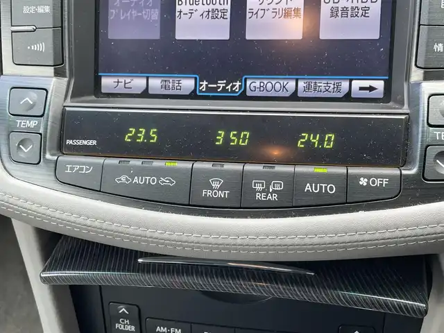 トヨタ クラウン ハイブリッド Lパッケージ 和歌山県 2012(平24)年 5万km シルバーM (株)IDOMが運営する【じしゃロン和歌山店】の自社ローン専用車両になります。こちらは現金またはオートローンご利用時の価格です。自社ローンご希望の方は別途その旨お申付け下さい/メーカーHDDナビ/FM/AM/CD/DVD/USB/フルセグTV走行中視聴可能/バックカメラ/ETC/運転席/助手席パワーシート/クルーズコントロール/ステアリングスイッチ/MTモード/HIDヘッドライト/プッシュスタート/スマートキー×2/社外18インチアルミ/ドアバイザー