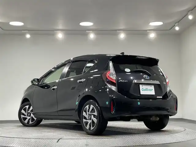 トヨタ アクア S スタイルブラック 愛知県 2020(令2)年 4.1万km ブラックマイカ 純正ＳＤナビ　/(Ｂｌｕｅｔｏｏｔｈ/地デジ/CD・DVD再生/FM/AM)/パノラマミックビューモニター　/トヨタセーフティセンスＣ　/　　-プリクラッシュセーフティ/　　-ディパーチャーアラート/　　-オートマチックハイビーム/先行車発進通知/ビルトインＥＴＣ　/クリアランスソナー　/ＬＥＤヘッドライト/純正フロアマット　/盗難防止装置/ＬＥＤフォグランプ/プッシュスタート/　　-スマートキー