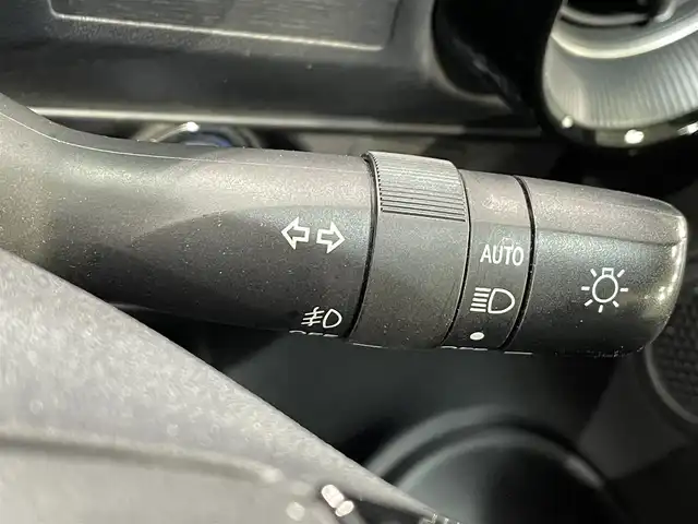 トヨタ アクア S スタイルブラック 愛知県 2020(令2)年 4.1万km ブラックマイカ 純正ＳＤナビ　/(Ｂｌｕｅｔｏｏｔｈ/地デジ/CD・DVD再生/FM/AM)/パノラマミックビューモニター　/トヨタセーフティセンスＣ　/　　-プリクラッシュセーフティ/　　-ディパーチャーアラート/　　-オートマチックハイビーム/先行車発進通知/ビルトインＥＴＣ　/クリアランスソナー　/ＬＥＤヘッドライト/純正フロアマット　/盗難防止装置/ＬＥＤフォグランプ/プッシュスタート/　　-スマートキー
