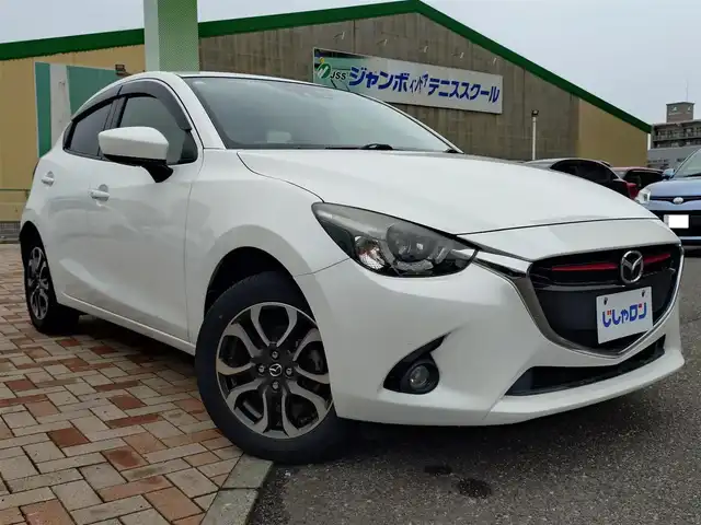 マツダ デミオ XD ツーリング Lパッケージ 新潟県 2015(平27)年 8.1万km スノーフレイクホワイトパールマイカ (株)IDOMが運営する【じしゃロン新潟店】の自社ローン専用車両になります。/こちらは現金またはオートローンご利用時の価格です。自社ローンご希望の方は別途その旨お申付け下さい/ワンオーナー/4WD/純正ナビ/FM/AM/CD/DVD/視聴可能/フルセグTV視聴可能(走行中視聴不可)/Bluetooth/AUX接続可能/バックカメラ/ETC/プッシュスタート/ヘッドアップディスプレイ/パドルシフト/前後ドライブレコーダー(DRV-MR8500)/電動格納ウィンカーミラー/ハーフレザーシート/純正フロアマット/横滑り防止装置/レーンキープアシスト機能/社外ホイール付きスタッドレスタイヤ車載/スマートキー