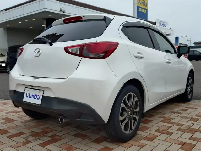 マツダ デミオ XD ツーリング Lパッケージ 新潟県 2015(平27)年 8.1万km スノーフレイクホワイトパールマイカ (株)IDOMが運営する【じしゃロン新潟店】の自社ローン専用車両になります。/こちらは現金またはオートローンご利用時の価格です。自社ローンご希望の方は別途その旨お申付け下さい/ワンオーナー/4WD/純正ナビ/FM/AM/CD/DVD/視聴可能/フルセグTV視聴可能(走行中視聴不可)/Bluetooth/AUX接続可能/バックカメラ/ETC/プッシュスタート/ヘッドアップディスプレイ/パドルシフト/前後ドライブレコーダー(DRV-MR8500)/電動格納ウィンカーミラー/ハーフレザーシート/純正フロアマット/横滑り防止装置/レーンキープアシスト機能/社外ホイール付きスタッドレスタイヤ車載/スマートキー
