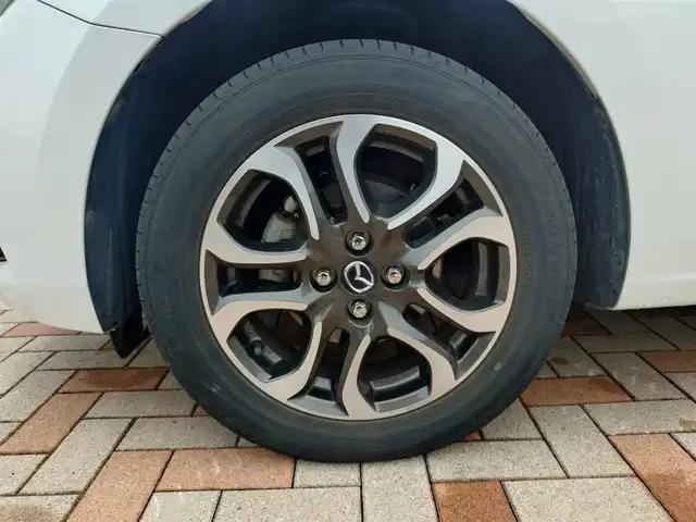マツダ デミオ XD ツーリング Lパッケージ 新潟県 2015(平27)年 8.1万km スノーフレイクホワイトパールマイカ (株)IDOMが運営する【じしゃロン新潟店】の自社ローン専用車両になります。/こちらは現金またはオートローンご利用時の価格です。自社ローンご希望の方は別途その旨お申付け下さい/ワンオーナー/4WD/純正ナビ/FM/AM/CD/DVD/視聴可能/フルセグTV視聴可能(走行中視聴不可)/Bluetooth/AUX接続可能/バックカメラ/ETC/プッシュスタート/ヘッドアップディスプレイ/パドルシフト/前後ドライブレコーダー(DRV-MR8500)/電動格納ウィンカーミラー/ハーフレザーシート/純正フロアマット/横滑り防止装置/レーンキープアシスト機能/社外ホイール付きスタッドレスタイヤ車載/スマートキー