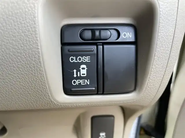 ホンダ Ｎ ＢＯＸ G Lパッケージ 鳥取県 2013(平25)年 12.1万km ヒダマリアイボリーパール ワンオーナー・４WD/純正ディスプレイオーディオ/ワンセグ/CD/USB/バックカメラ/キセノンヘットライト/純正14インチアルミホイール/プッシュエンジンスタート/両側スライドドア/アイドリングストップ/純正フロアマット/ドアバイザー/スペアキーx1/スタットレスセット積み込み/（タイヤ溝 5部山）