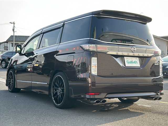 日産 エルグランド 香川県 2018(平30)年 6.7万km 茶 純正ナビ／フルセグＴＶ／両側パワースライドドア／２０インチ社外アルミ／ローダウン／フジツボマフラー／ＬＥＤヘッドライト／アラウンドビューカメラ／ＥＴＣ／クルーズコントロール／コーナーセンサー