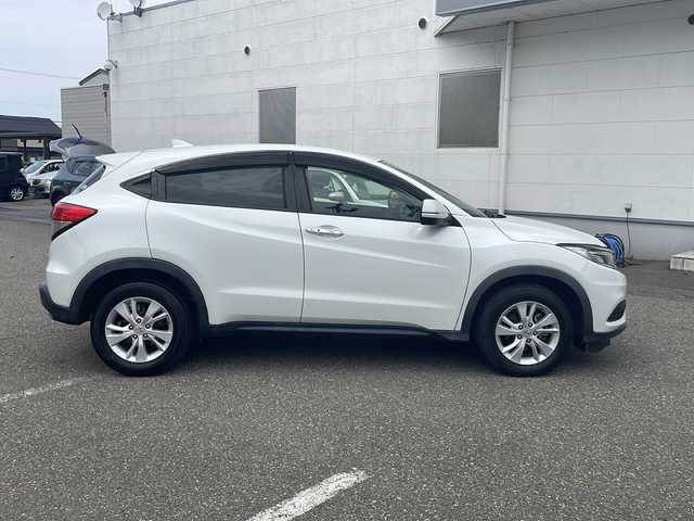 ホンダ ヴェゼル X ホンダセンシング 福井県 2019(令1)年 3.4万km プラチナホワイトパール ワンオーナー/純正メモリナビゲーション/（CD/DVD/BT）/フルセグテレビ/バックカメラ/4WD/ナビ装着スペシャルパッケージ/コンフォートビューパッケージ/ホンダセンシング/アダプティブクルーズコントロール/レーンキープアシスト/ドライブレコーダー/ETC(ビルトイン)/純正16インチアルミヒール/プッシュスタート/スマートキー/LEDヘッドライト/フォグランプ/USBポート/電動格納ミラー/アイドリングストップ/保証書/取扱説明書