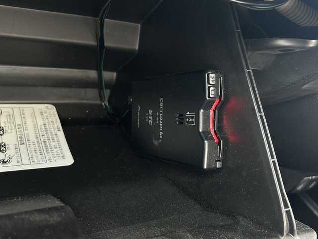 スズキ クロスビー HYBRID MZ 沖縄県 2022(令4)年 2.9万km 黒Ⅱ 社外ナビ・TV・Bluetooth・CD・DVD/バックカメラ/ETC/ドライブレコーダー/オートライト/衝突軽減システム/コーナーセンサー/クルーズコントロール/シートヒーター/純正アルミ/ステアリングスイッチ/ウィンカーミラー/革巻きステアリング/電動格納ミラー/LEDヘッドライト
