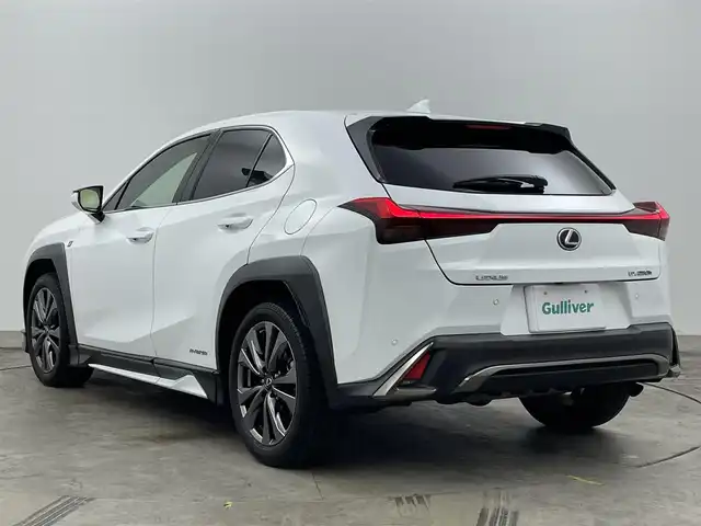 レクサス ＵＸ 250h Fスポーツ 岡山県 2020(令2)年 4.9万km ホワイトノーヴァガラスフレーク TRDフルエアロ/ムーンルーフ/白革シート/純正10.3インチメモリナビ/(CD/DVD/Carplay/USB/BT/フルセグTV)/レーダークルーズコントロール/衝突軽減ブレーキ/ビルトインETC2.0/シートヒーター/LEDヘッドライト/バックカメラ/ドライブレコーダー/ブラインドスポットモニター/ステアリングヒーター/D/N席パワーシート/電動リアゲート/前後コーナーセンサー/オートハイビーム/プッシュスタート/スマートキー/純正フロアマット/純正18インチアルミホール/新車保証書/取扱説明書/スペアキー×1/カードキー×１