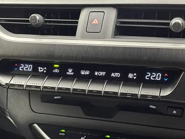 レクサス ＵＸ 250h Fスポーツ 岡山県 2020(令2)年 4.9万km ホワイトノーヴァガラスフレーク TRDフルエアロ/ムーンルーフ/白革シート/純正10.3インチメモリナビ/(CD/DVD/Carplay/USB/BT/フルセグTV)/レーダークルーズコントロール/衝突軽減ブレーキ/ビルトインETC2.0/シートヒーター/LEDヘッドライト/バックカメラ/ドライブレコーダー/ブラインドスポットモニター/ステアリングヒーター/D/N席パワーシート/電動リアゲート/前後コーナーセンサー/オートハイビーム/プッシュスタート/スマートキー/純正フロアマット/純正18インチアルミホール/新車保証書/取扱説明書/スペアキー×1/カードキー×１