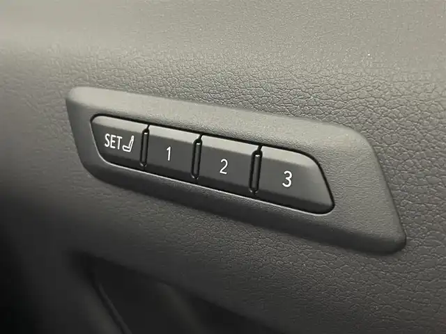 レクサス ＵＸ 250h Fスポーツ 岡山県 2020(令2)年 4.9万km ホワイトノーヴァガラスフレーク TRDフルエアロ/ムーンルーフ/白革シート/純正10.3インチメモリナビ/(CD/DVD/Carplay/USB/BT/フルセグTV)/レーダークルーズコントロール/衝突軽減ブレーキ/ビルトインETC2.0/シートヒーター/LEDヘッドライト/バックカメラ/ドライブレコーダー/ブラインドスポットモニター/ステアリングヒーター/D/N席パワーシート/電動リアゲート/前後コーナーセンサー/オートハイビーム/プッシュスタート/スマートキー/純正フロアマット/純正18インチアルミホール/新車保証書/取扱説明書/スペアキー×1/カードキー×１