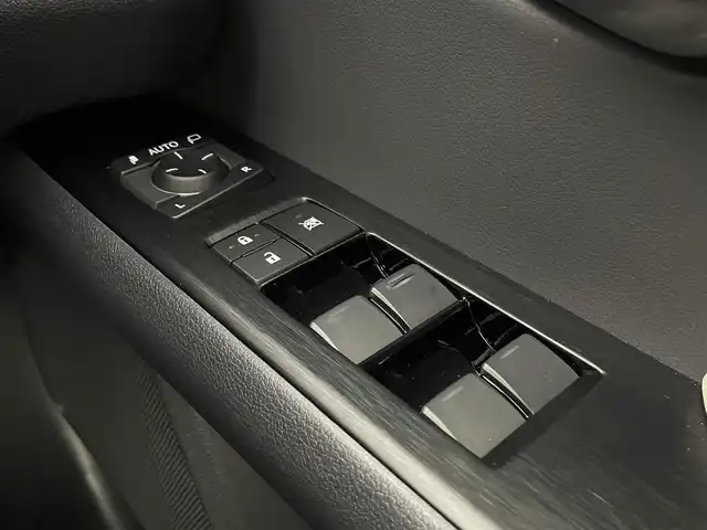 レクサス ＵＸ 250h Fスポーツ 岡山県 2020(令2)年 4.9万km ホワイトノーヴァガラスフレーク TRDフルエアロ/ムーンルーフ/白革シート/純正10.3インチメモリナビ/(CD/DVD/Carplay/USB/BT/フルセグTV)/レーダークルーズコントロール/衝突軽減ブレーキ/ビルトインETC2.0/シートヒーター/LEDヘッドライト/バックカメラ/ドライブレコーダー/ブラインドスポットモニター/ステアリングヒーター/D/N席パワーシート/電動リアゲート/前後コーナーセンサー/オートハイビーム/プッシュスタート/スマートキー/純正フロアマット/純正18インチアルミホール/新車保証書/取扱説明書/スペアキー×1/カードキー×１