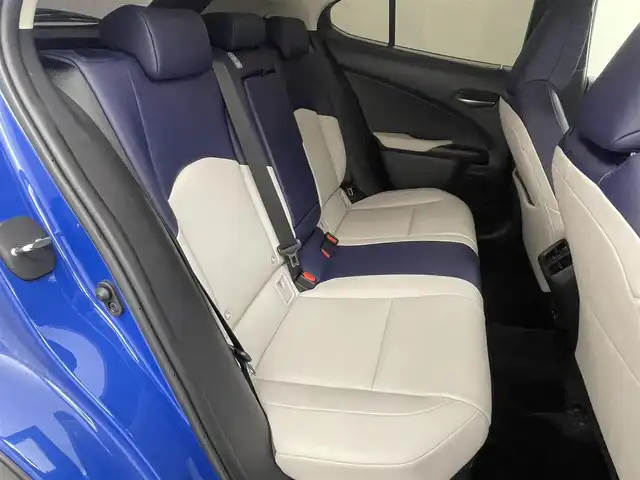 レクサス ＵＸ 250h バージョンC 埼玉県 2018(平30)年 2.9万km セレスティアルブルーガラスフレーク メーカーナビ　パノラミックビューモニター　ＢＳＭ　ビルトインＥＴＣ２．０　前後ドライブレコーダー　セーフティシステムプラス　レーダークルーズ　ステアリングヒーター　シートヒーター　メモリシート　ＬＥＤ