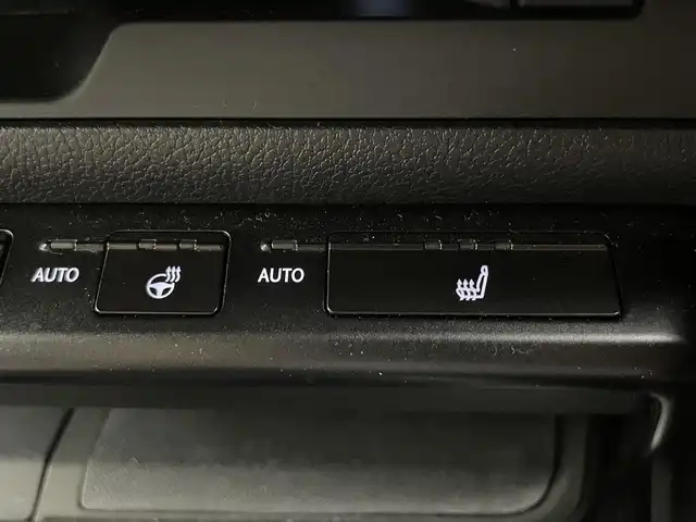 レクサス ＵＸ 250h バージョンC 埼玉県 2018(平30)年 2.9万km セレスティアルブルーガラスフレーク メーカーナビ　パノラミックビューモニター　ＢＳＭ　ビルトインＥＴＣ２．０　前後ドライブレコーダー　セーフティシステムプラス　レーダークルーズ　ステアリングヒーター　シートヒーター　メモリシート　ＬＥＤ