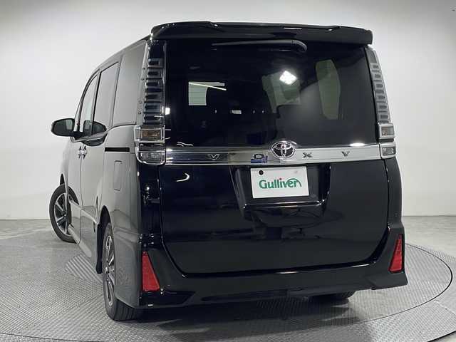 トヨタ ヴォクシー ZS 煌Ⅱ 広島県 2020(令2)年 4.5万km ブラック 禁煙車/ALPINEナビ/後席フリップダウンモニター/両側パワースライドドア/バックカメラ/クルーズコントロール/ＥＴＣ/前後コーナーセンサー/オートマチックハイビーム/衝突軽減/レーンキープアシスト/ＬＥＤヘッドライト/フォグランプ/純正16インチアルミホイール(205/60/R16)/エアバッグ(運転席/助手席)
