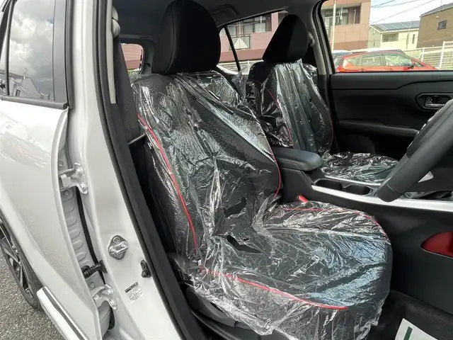 トヨタ ライズ Z 福岡県 2025(令7)年 0.1千km ブラックマイカメタリック/シャイニングホワイトパール ライズHV/登録時12km/ワンオーナー/モデリスタエアロ(フロント/サイド/リヤ)/2トーン(ブラックマイカメタリック/シャイニングホワイトパール)/純正9インチディスプレイオーディオ/　(AM/FM/Bluetooth/Android Auto/Apple CarPlay/フルセグTVキット)/パノラミックビューモニター/バック/フロント/サイドカメラ/スマートアシスト/・衝突警報/・衝突回避支援ブレーキ/・ブレーキ制御付誤発進抑制/・車線逸脱警報/・車線逸脱抑制制御/・路側逸脱警報/・ふらつき警報/・先行車発進お知らせ/・標識認識/・全車速追従機能/・レーンキープコントロール/ブラインドスポットモニター/コーナーセンサー/オートライト/リヤフォグランプ/純正17インチアルミホイール/革巻ステアリング/ステアリングスイッチ/シートヒーター(D/N)/USB端子×3/アクセサリーソケット/ISOFIX/スペアキー×1/保証書/取扱説明書/ナビ取扱説明書