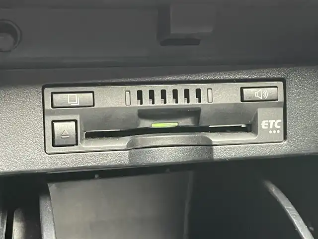 トヨタ ヴェルファイア Z 千葉県 2016(平28)年 5.8万km ホワイトパールクリスタルシャイン 安全機能/・衝突軽減ブレーキ/レーンキープアシスト/・レーダークルーズコントロール/クリアランスソナー/アルパイン9インチナビ(X9V)/・フルセグ/BT/DVD/CD/アルパインフリップダウンモニター/バックカメラ/ETC/両側パワースライドドア/LEDヘッドライト/オートライト/フォグライト(社外)/スマートキー/プッシュスタート/社外ステアリング/純正フロアマット/サイドバイザー