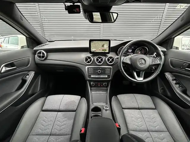 メルセデス・ベンツ ＧＬＡ１８０ 茨城県 2017(平29)年 5.2万km カルサイトホワイト RSP /衝突軽減B /ACC /LKA /BSM /ナビ /TV /Bカメラ /BT /USB /ハーフレザーシート /シートヒーター　/パドルシフト　/ETC2.0　/パドルシフト /電動リアゲート /LEDヘッドライト /純正17インチAW　/前後ドラレコ /ルーフレール /禁煙車