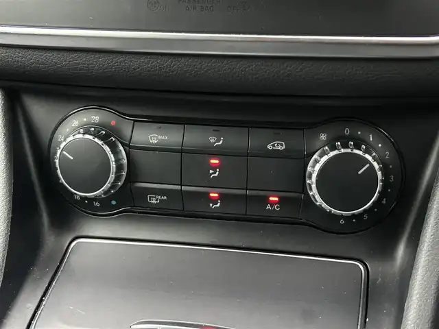 メルセデス・ベンツ ＧＬＡ１８０ 茨城県 2017(平29)年 5.2万km カルサイトホワイト RSP /衝突軽減B /ACC /LKA /BSM /ナビ /TV /Bカメラ /BT /USB /ハーフレザーシート /シートヒーター　/パドルシフト　/ETC2.0　/パドルシフト /電動リアゲート /LEDヘッドライト /純正17インチAW　/前後ドラレコ /ルーフレール /禁煙車