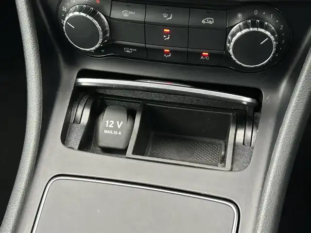 メルセデス・ベンツ ＧＬＡ１８０ 茨城県 2017(平29)年 5.2万km カルサイトホワイト RSP /衝突軽減B /ACC /LKA /BSM /ナビ /TV /Bカメラ /BT /USB /ハーフレザーシート /シートヒーター　/パドルシフト　/ETC2.0　/パドルシフト /電動リアゲート /LEDヘッドライト /純正17インチAW　/前後ドラレコ /ルーフレール /禁煙車