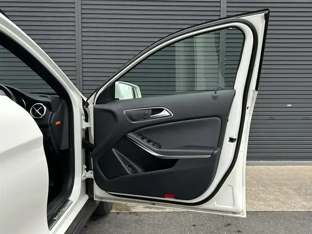 メルセデス・ベンツ ＧＬＡ１８０ 茨城県 2017(平29)年 5.2万km カルサイトホワイト RSP /衝突軽減B /ACC /LKA /BSM /ナビ /TV /Bカメラ /BT /USB /ハーフレザーシート /シートヒーター　/パドルシフト　/ETC2.0　/パドルシフト /電動リアゲート /LEDヘッドライト /純正17インチAW　/前後ドラレコ /ルーフレール /禁煙車