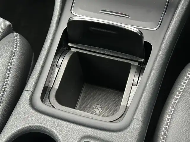 メルセデス・ベンツ ＧＬＡ１８０ 茨城県 2017(平29)年 5.2万km カルサイトホワイト RSP /衝突軽減B /ACC /LKA /BSM /ナビ /TV /Bカメラ /BT /USB /ハーフレザーシート /シートヒーター　/パドルシフト　/ETC2.0　/パドルシフト /電動リアゲート /LEDヘッドライト /純正17インチAW　/前後ドラレコ /ルーフレール /禁煙車