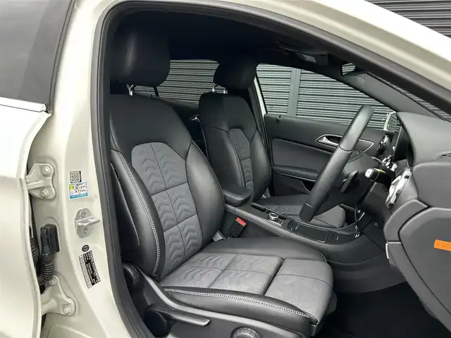 メルセデス・ベンツ ＧＬＡ１８０ 茨城県 2017(平29)年 5.2万km カルサイトホワイト RSP /衝突軽減B /ACC /LKA /BSM /ナビ /TV /Bカメラ /BT /USB /ハーフレザーシート /シートヒーター　/パドルシフト　/ETC2.0　/パドルシフト /電動リアゲート /LEDヘッドライト /純正17インチAW　/前後ドラレコ /ルーフレール /禁煙車