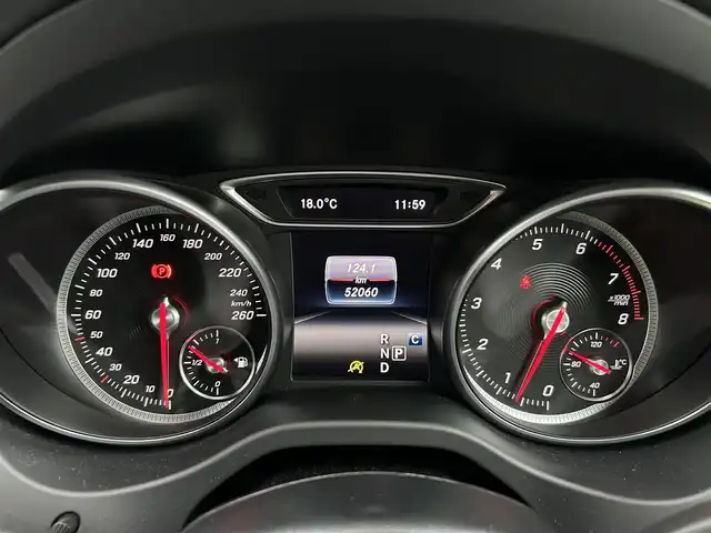 メルセデス・ベンツ ＧＬＡ１８０ 茨城県 2017(平29)年 5.2万km カルサイトホワイト RSP /衝突軽減B /ACC /LKA /BSM /ナビ /TV /Bカメラ /BT /USB /ハーフレザーシート /シートヒーター　/パドルシフト　/ETC2.0　/パドルシフト /電動リアゲート /LEDヘッドライト /純正17インチAW　/前後ドラレコ /ルーフレール /禁煙車