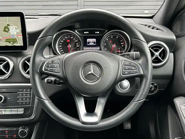 メルセデス・ベンツ ＧＬＡ１８０ 茨城県 2017(平29)年 5.2万km カルサイトホワイト RSP /衝突軽減B /ACC /LKA /BSM /ナビ /TV /Bカメラ /BT /USB /ハーフレザーシート /シートヒーター　/パドルシフト　/ETC2.0　/パドルシフト /電動リアゲート /LEDヘッドライト /純正17インチAW　/前後ドラレコ /ルーフレール /禁煙車