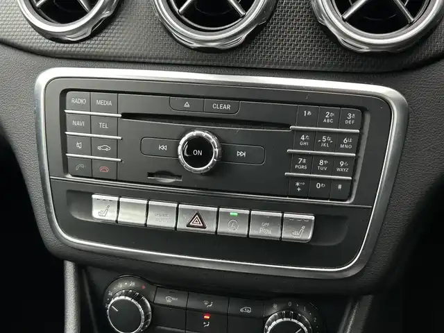 メルセデス・ベンツ ＧＬＡ１８０ 茨城県 2017(平29)年 5.2万km カルサイトホワイト RSP /衝突軽減B /ACC /LKA /BSM /ナビ /TV /Bカメラ /BT /USB /ハーフレザーシート /シートヒーター　/パドルシフト　/ETC2.0　/パドルシフト /電動リアゲート /LEDヘッドライト /純正17インチAW　/前後ドラレコ /ルーフレール /禁煙車