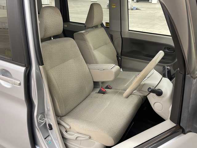 ダイハツ タント X SA 道央・札幌 2014(平26)年 9.5万km ブライトシルバーメタリック /4WD//純正ナビ：NMCK-W64D/（CD/SD/USB/ラジオ/ワンセグ）//片側パワースライドドア//横滑り防止装置//衝突被害軽減システム//アイドリングストップ//コーナーセンサー//プッシュスタート//オートライト//オートエアコン//電動格納ミラー//鉄ホイールスタッドレスタイヤ積込みあり