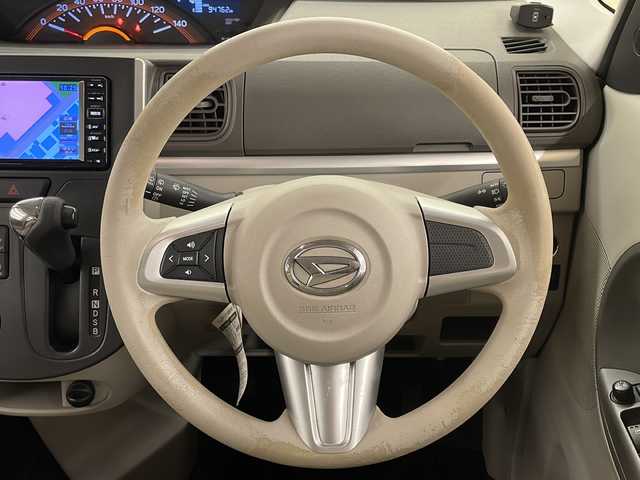 ダイハツ タント X SA 道央・札幌 2014(平26)年 9.5万km ブライトシルバーメタリック /4WD//純正ナビ：NMCK-W64D/（CD/SD/USB/ラジオ/ワンセグ）//片側パワースライドドア//横滑り防止装置//衝突被害軽減システム//アイドリングストップ//コーナーセンサー//プッシュスタート//オートライト//オートエアコン//電動格納ミラー//鉄ホイールスタッドレスタイヤ積込みあり