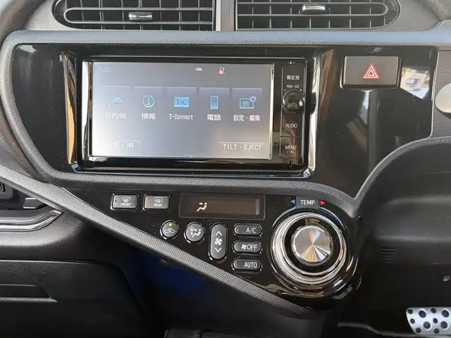 トヨタ アクア G G’s 兵庫県 2015(平27)年 10.5万km ホワイトパールクリスタルシャイン (株)IDOMが運営する【じしゃロン神戸名谷店】の自社ローン専用車両になりますこちらは現金またはオートローンご利用時の価格です。自社ローンご希望の方は別途その旨お申付け下さい。フルセグテレビ/バックカメラ/ウィンカーミラー/クルーズコントロール/ドアバイザー/プッシュスタート/ETC/カーボンボンネット調フィルム/F左右シートヒーター/デジタルインナーミラー