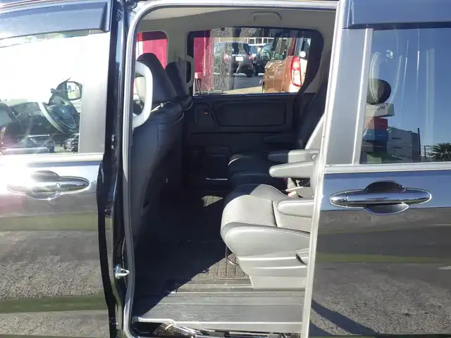 ホンダ フリード ハイブリット G ホンダセンシング 千葉県 2020(令2)年 5.6万km クリスタルブラックパール ホンダセンシング/・衝突軽減ブレーキ（CMBS）/・車線維持支援システム（LKAS）/・アダプティブクルーズコントロール（ACC）/・後方誤発進抑制機能/・誤発進抑制機能/両側パワースライドドア/ハーフレザーシート/前席シートヒーター/純正SDナビ/地デジTV/【DVD/CD再生機能　Bluetooth接続】/バックカメラ/ドライブレコーダー（前後撮影）/革巻きステアリング/ETC/LEDヘッドライト/ウインカーミラー/リアコーナーセンサー/純正15インチアルミホイル/Honda スマートキー