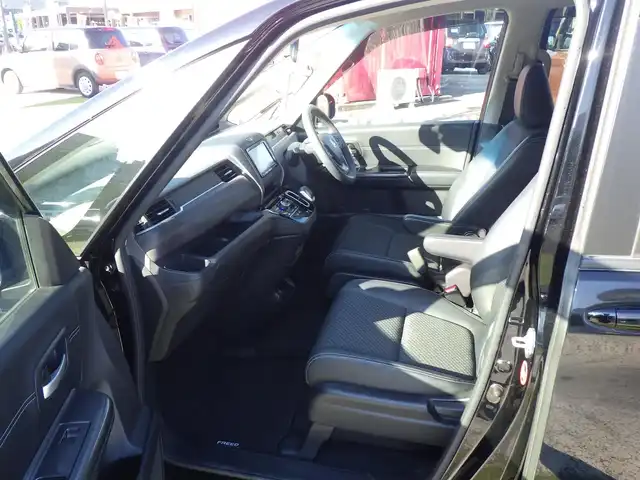 ホンダ フリード ハイブリット G ホンダセンシング 千葉県 2020(令2)年 5.6万km クリスタルブラックパール ホンダセンシング/・衝突軽減ブレーキ（CMBS）/・車線維持支援システム（LKAS）/・アダプティブクルーズコントロール（ACC）/・後方誤発進抑制機能/・誤発進抑制機能/両側パワースライドドア/ハーフレザーシート/前席シートヒーター/純正SDナビ/地デジTV/【DVD/CD再生機能　Bluetooth接続】/バックカメラ/ドライブレコーダー（前後撮影）/革巻きステアリング/ETC/LEDヘッドライト/ウインカーミラー/リアコーナーセンサー/純正15インチアルミホイル/Honda スマートキー