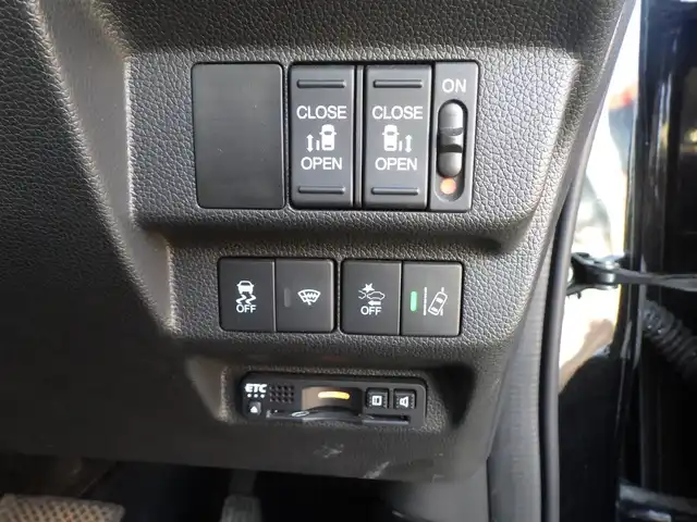 ホンダ フリード ハイブリット G ホンダセンシング 千葉県 2020(令2)年 5.6万km クリスタルブラックパール ホンダセンシング/・衝突軽減ブレーキ（CMBS）/・車線維持支援システム（LKAS）/・アダプティブクルーズコントロール（ACC）/・後方誤発進抑制機能/・誤発進抑制機能/両側パワースライドドア/ハーフレザーシート/前席シートヒーター/純正SDナビ/地デジTV/【DVD/CD再生機能　Bluetooth接続】/バックカメラ/ドライブレコーダー（前後撮影）/革巻きステアリング/ETC/LEDヘッドライト/ウインカーミラー/リアコーナーセンサー/純正15インチアルミホイル/Honda スマートキー