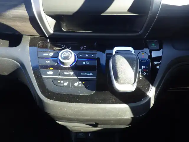 ホンダ フリード ハイブリット G ホンダセンシング 千葉県 2020(令2)年 5.6万km クリスタルブラックパール ホンダセンシング/・衝突軽減ブレーキ（CMBS）/・車線維持支援システム（LKAS）/・アダプティブクルーズコントロール（ACC）/・後方誤発進抑制機能/・誤発進抑制機能/両側パワースライドドア/ハーフレザーシート/前席シートヒーター/純正SDナビ/地デジTV/【DVD/CD再生機能　Bluetooth接続】/バックカメラ/ドライブレコーダー（前後撮影）/革巻きステアリング/ETC/LEDヘッドライト/ウインカーミラー/リアコーナーセンサー/純正15インチアルミホイル/Honda スマートキー