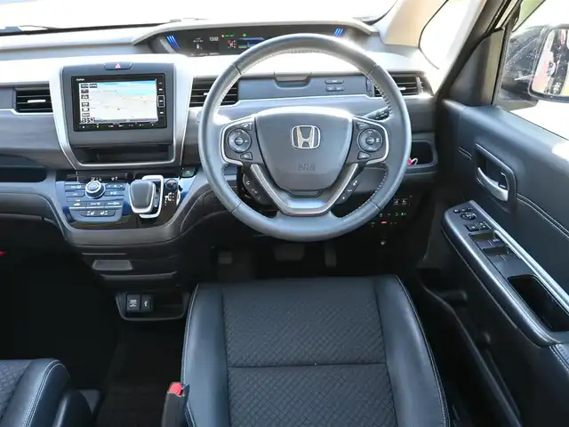 ホンダ フリード ハイブリット G ホンダセンシング 千葉県 2020(令2)年 5.6万km クリスタルブラックパール ホンダセンシング/・衝突軽減ブレーキ（CMBS）/・車線維持支援システム（LKAS）/・アダプティブクルーズコントロール（ACC）/・後方誤発進抑制機能/・誤発進抑制機能/両側パワースライドドア/ハーフレザーシート/前席シートヒーター/純正SDナビ/地デジTV/【DVD/CD再生機能　Bluetooth接続】/バックカメラ/ドライブレコーダー（前後撮影）/革巻きステアリング/ETC/LEDヘッドライト/ウインカーミラー/リアコーナーセンサー/純正15インチアルミホイル/Honda スマートキー