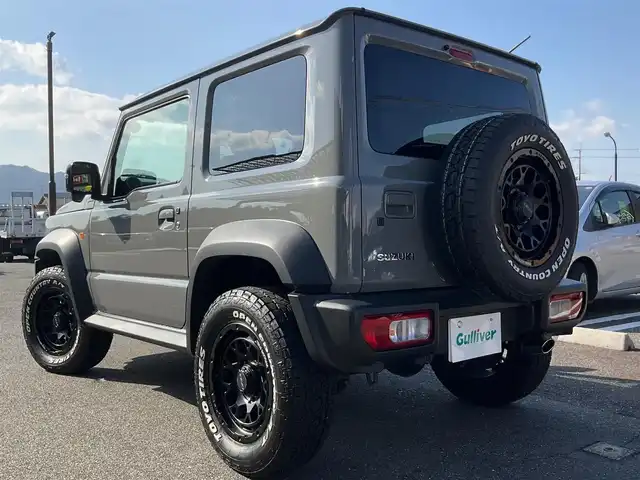 スズキ ジムニー シエラ JC 滋賀県 2024(令6)年 1.2万km ミディアムグレー ワンオーナー /車検令和9年5月まで/パートタイム4WD/純正LEDヘッドライト/・フォグランプ/RAYS16インチアルミホイール/（TEAM DAYTONA)スペア同ホイール/TOYO OPEN COUNTRY A/T スペア同タイヤ/純正フロントコーナーセンサー/純正8インチナビゲーション（CN-HZ895）/・フルセグTV/・FM/・CD/DVD/・Bluetooth/バックカメラ/純正ビルトインETC/純正前後ドライブレコーダー（ナビ連動）/前席シートヒーター/クルーズコントロール/純正フロアマット/スペアキー/取扱説明書/保証書/