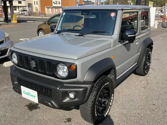 スズキ ジムニー シエラ JC 滋賀県 2024(令6)年 1.2万km ミディアムグレー ワンオーナー /車検令和9年5月まで/パートタイム4WD/純正LEDヘッドライト/・フォグランプ/RAYS16インチアルミホイール/（TEAM DAYTONA)スペア同ホイール/TOYO OPEN COUNTRY A/T スペア同タイヤ/純正フロントコーナーセンサー/純正8インチナビゲーション（CN-HZ895）/・フルセグTV/・FM/・CD/DVD/・Bluetooth/バックカメラ/純正ビルトインETC/純正前後ドライブレコーダー（ナビ連動）/前席シートヒーター/クルーズコントロール/純正フロアマット/スペアキー/取扱説明書/保証書/