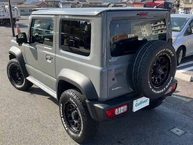 スズキ ジムニー シエラ JC 滋賀県 2024(令6)年 1.2万km ミディアムグレー ワンオーナー /車検令和9年5月まで/パートタイム4WD/純正LEDヘッドライト/・フォグランプ/RAYS16インチアルミホイール/（TEAM DAYTONA)スペア同ホイール/TOYO OPEN COUNTRY A/T スペア同タイヤ/純正フロントコーナーセンサー/純正8インチナビゲーション（CN-HZ895）/・フルセグTV/・FM/・CD/DVD/・Bluetooth/バックカメラ/純正ビルトインETC/純正前後ドライブレコーダー（ナビ連動）/前席シートヒーター/クルーズコントロール/純正フロアマット/スペアキー/取扱説明書/保証書/