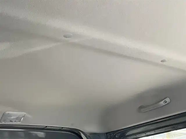 スズキ ジムニー シエラ JC 滋賀県 2024(令6)年 1.2万km ミディアムグレー ワンオーナー /車検令和9年5月まで/パートタイム4WD/純正LEDヘッドライト/・フォグランプ/RAYS16インチアルミホイール/（TEAM DAYTONA)スペア同ホイール/TOYO OPEN COUNTRY A/T スペア同タイヤ/純正フロントコーナーセンサー/純正8インチナビゲーション（CN-HZ895）/・フルセグTV/・FM/・CD/DVD/・Bluetooth/バックカメラ/純正ビルトインETC/純正前後ドライブレコーダー（ナビ連動）/前席シートヒーター/クルーズコントロール/純正フロアマット/スペアキー/取扱説明書/保証書/