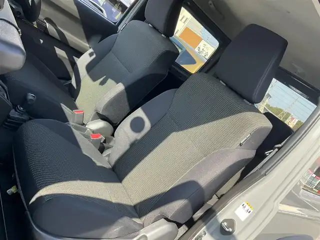 スズキ ジムニー シエラ JC 滋賀県 2024(令6)年 1.2万km ミディアムグレー ワンオーナー /車検令和9年5月まで/パートタイム4WD/純正LEDヘッドライト/・フォグランプ/RAYS16インチアルミホイール/（TEAM DAYTONA)スペア同ホイール/TOYO OPEN COUNTRY A/T スペア同タイヤ/純正フロントコーナーセンサー/純正8インチナビゲーション（CN-HZ895）/・フルセグTV/・FM/・CD/DVD/・Bluetooth/バックカメラ/純正ビルトインETC/純正前後ドライブレコーダー（ナビ連動）/前席シートヒーター/クルーズコントロール/純正フロアマット/スペアキー/取扱説明書/保証書/