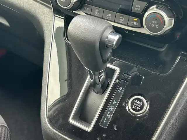 日産 セレナ ハイウェイスター V 岡山県 2020(令2)年 8.1万km ブリリアントホワイトパール 登録時走行距離80270km/社外10インチナビ/フルセグTV(AM.FM.CD.DVD.TV.BT)/フリップダウンモニター/両側パワースライドドア/ハンズフリーパワースライドドア/アラウンドビューモニター/ETC/ブラインドスポットモニター/クリアランスソナー/衝突軽減ブレーキ/横滑り防止装置/クルーズコントロール/アダプティブLEDヘッドライト/アイドリングストップ/16インチ純正AW/フロアマット