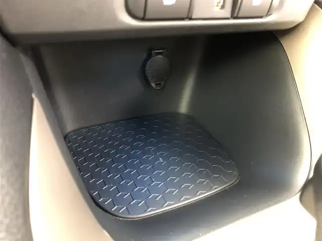 トヨタ ヤリス ハイブリッド Z 愛知県 2020(令2)年 2.4万km ブラック/コーラルクリスタルシャイン 純正ナビ/（ラジオ/Bluetooth/USB）/バックカメラ/ETC2.0/ドラレコ/トヨタセーフティセンス/・レーダークルーズコントロール/・プリクラッシュセーフティ/・レーンディパーチャーアラート/・オートライト/・クリアランスソナー/運転席助手席シートヒーター/ステアスイッチ/ドアバイザー/電格ミラー/純正フロアマット