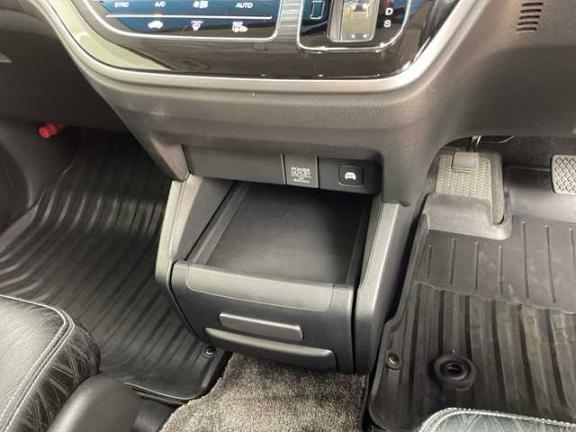 ホンダ オデッセイ ハイブリッド アブソルートセンシングEXパック 鹿児島県 2017(平29)年 4.1万km プレミアムヴィーナスブラックP ホンダセンシング/・アダプティブクルーズコントロール/・衝突軽減ブレーキ/・LKAS/・ロードサインアシスト/・先行車発進お知らせ機能/純正フリップダウンモニター　/純正８インチナビ　/バックカメラ　/オートハイビーム　/ＬＥＤヘッドライト　/ブラインドスポットモニター/パワーシート/AC1500W/ウェルカムライト/純正ラバーフロアマット/サンシェード/アクティブコーナリングライト/ETC