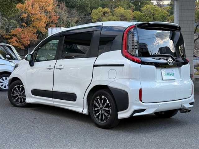 トヨタ シエンタ Z 長崎県 2022(令4)年 6.2万km ホワイトパールクリスタルシャイン /禁煙車//衝突軽減ブレーキ//10.5型メーカーオプションナビ/・Bluetooth/フルセグ/USB//モデリスタエアロパーツ//モデリスタ１５インチアルミホイール//モデリスタマフラー//全方位カメラ//追従走行機能付クルーズコントロール//両側パワースライドドア//後席サーキュレーター//前席シートヒーター//ステアリングヒーター//ビルトインETC//LEDヘッドライト//前後コーナーセンサー//レーンキープアシスト//横滑り防止機能//オートマチックハイビーム//オートライト//ステアリングスイッチ//ウインカーミラー//レザー調シートカバー//保証書有//スペアキー有【スマートキー】