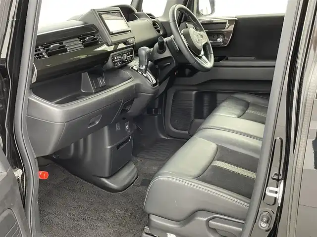 ホンダ Ｎ ＢＯＸ カスタム G L ターボ ホンダセンシング 熊本県 2019(令1)年 5.4万km クリスタルブラックパール 社外ナビフルセグTV BT CD AM FM/無限マフラー/両側パワースライドドア/バックカメラ/ビルトインETC/前席シートヒーター/無限エアロ（F・S・R）/ホンダセンシング/・衝突軽減ブレーキ/・アダブティブクルーズコントロール/・オートマチックハイビーム/・先行車発進お知らせ/・路外逸脱制御機能/・車線維持支援システム/・標識認識システム/横滑り防止/アイドリングストップ/ハーフレザーシート/純正フロアマット/純正AW/パドルシフト/ステアリングリモコン/オートライト/オートマチックハイビーム/LEDヘッドライト/スマートキー/プッシュスタート