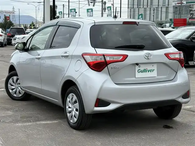 トヨタ ヴィッツ F 道南・函館 2018(平30)年 4.8万km シルバーM ・4WD/・寒冷地仕様/・社外オーディオ/BT/・バックカメラ/・社外エンジンスターター/・プリクラッシュセーフティ/・レーンディパーチャーアラート/・オートマチックハイビーム/・ワイパーデアイサー/・ETC/・キーレス/・ドアバイザー/・横滑り防止/・夏タイヤ14インチホイル積込