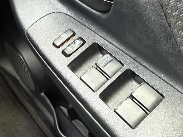 トヨタ ヴィッツ F 道南・函館 2018(平30)年 4.8万km シルバーM ・4WD/・寒冷地仕様/・社外オーディオ/BT/・バックカメラ/・社外エンジンスターター/・プリクラッシュセーフティ/・レーンディパーチャーアラート/・オートマチックハイビーム/・ワイパーデアイサー/・ETC/・キーレス/・ドアバイザー/・横滑り防止/・夏タイヤ14インチホイル積込